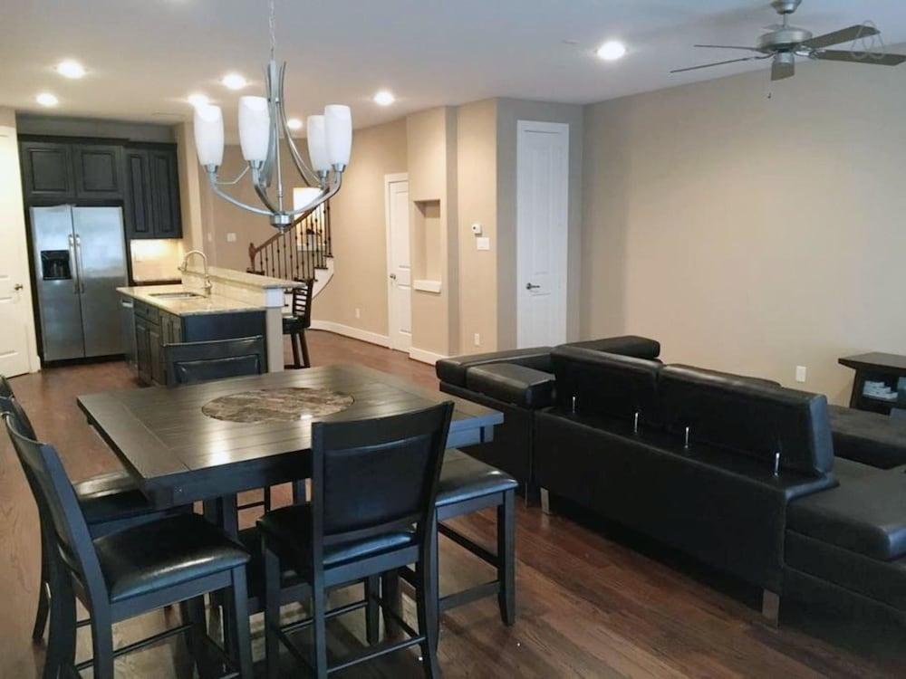 Modern Energy Corridor Corporate Housing