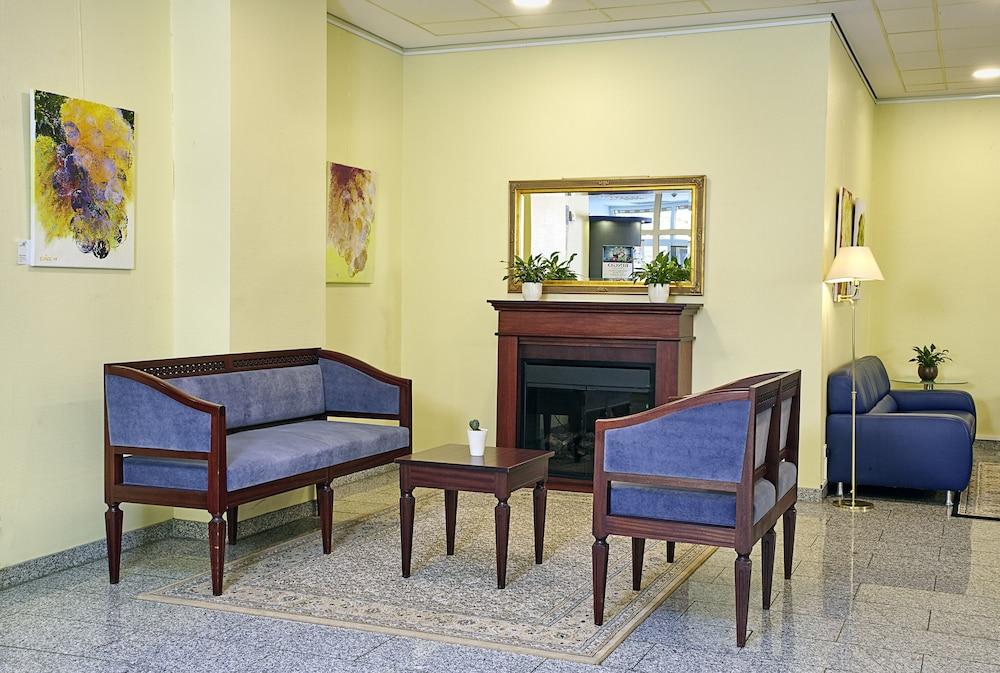 ريزيدنز آند هوتل آم كوربارك منطقة الانتظار في الردهة