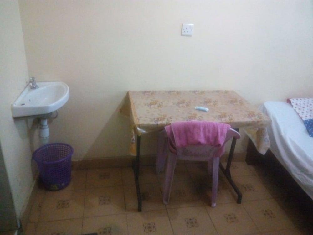 نيبز جيست رومز غرفة