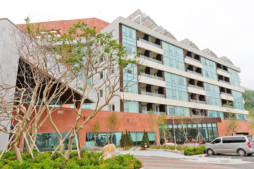 Mungyeong Saejae Resort Exterior