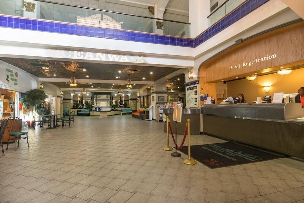 621 Ocean View Hollywood Lobby