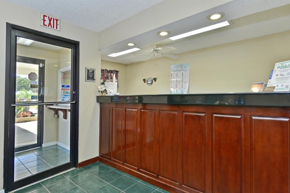 Americas Best Value Inn Hazlehurst, GA Lobby