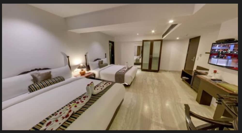 EllBee Ganga View Room