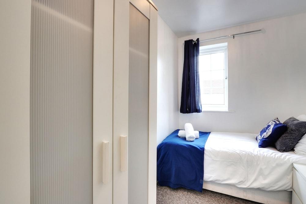 Walter Place Room