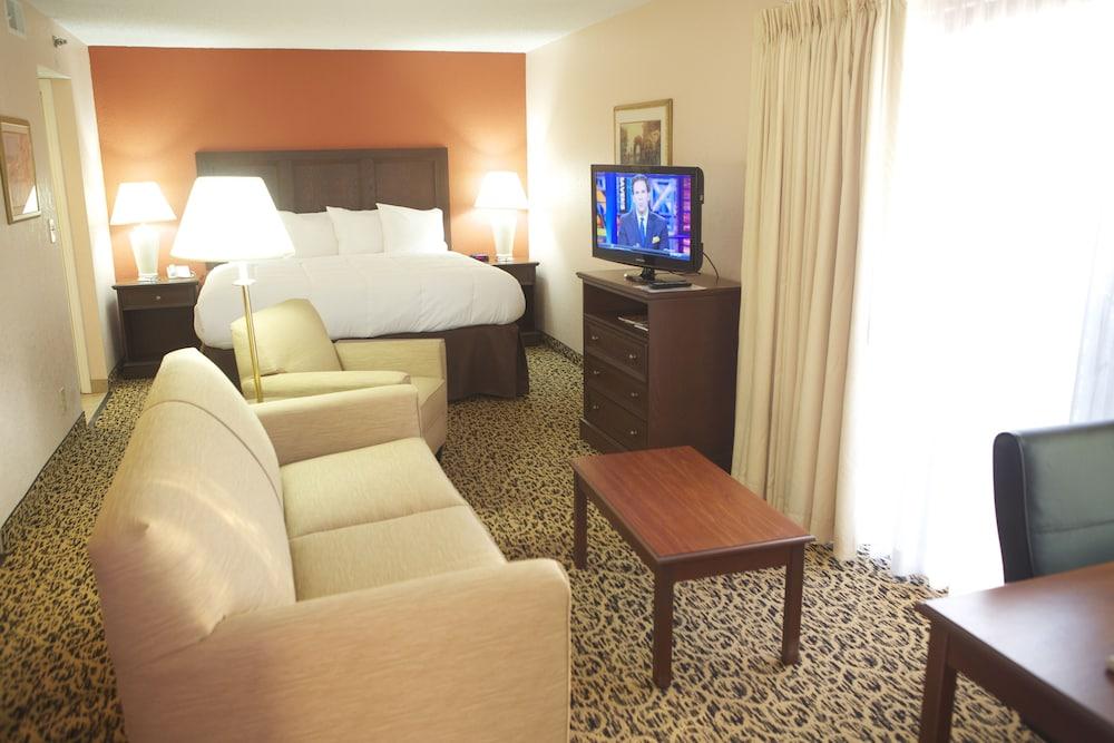 هوثرون سويتس باي ويندام تروي، مي أخرى