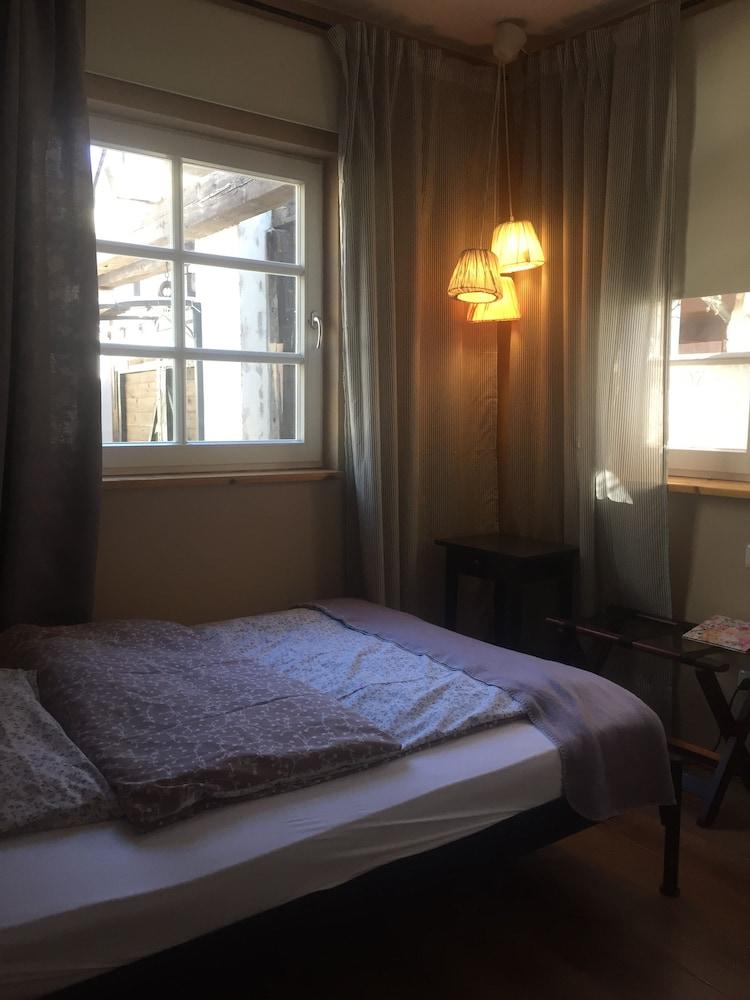 جاستهاوس هوخمان شتاديكن أخرى