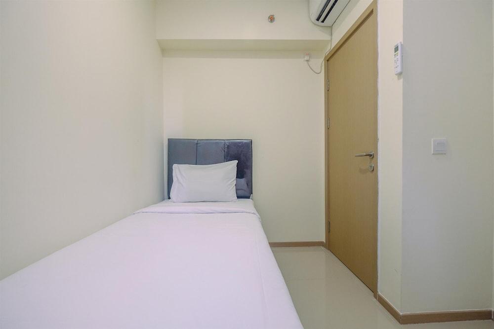 Cozy and Functional 3BR at Meikarta Apartment Room