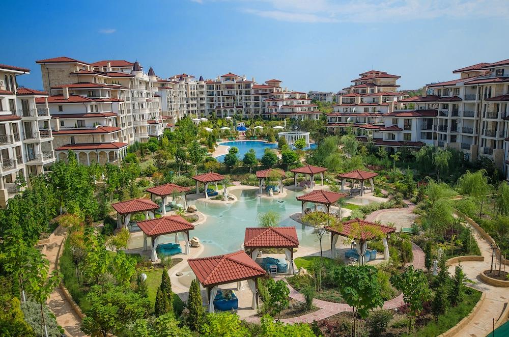 Apartments in Complex Poseidon Featured Image