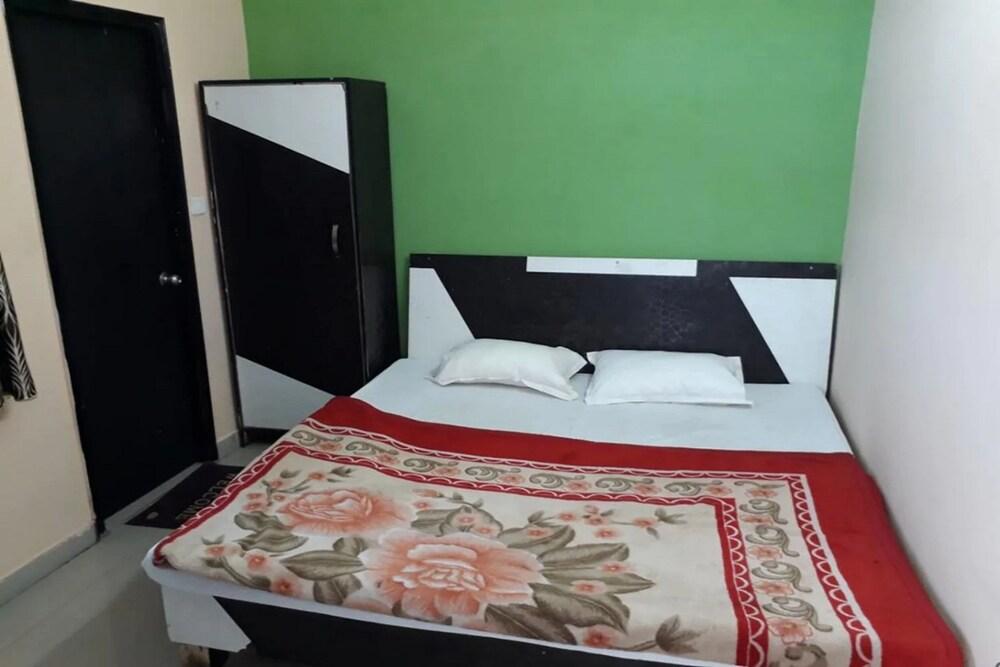 Goroomgo Vijay Charbhag Lucknow View from room