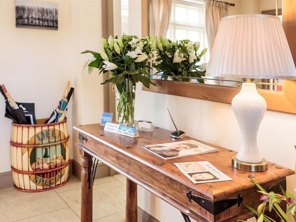 Meadow View Guest House Lobby