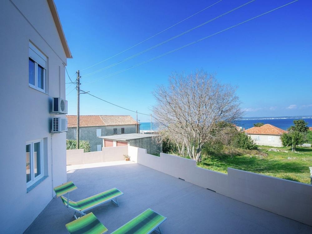 سبيشوس أبارتمنت إن بانج ويذ تيريس