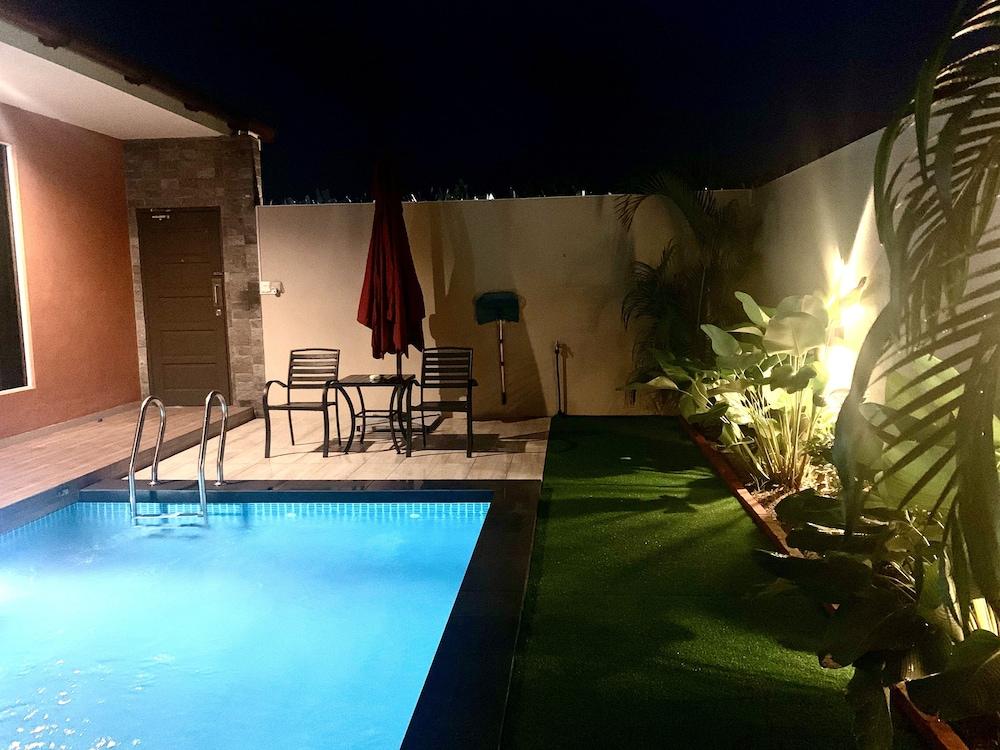 ذا بادي فيلد بول فيلاز أخرى