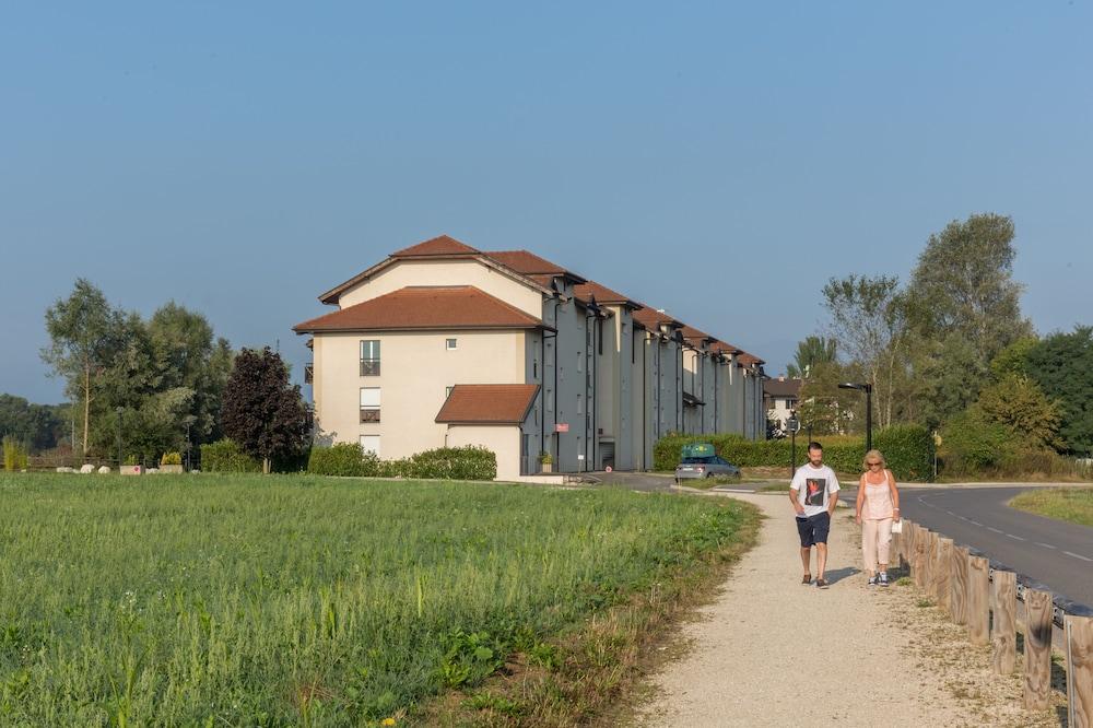 أدونيس إكسيليور جران جنيف المنطقة المحيطة بالمنشأة