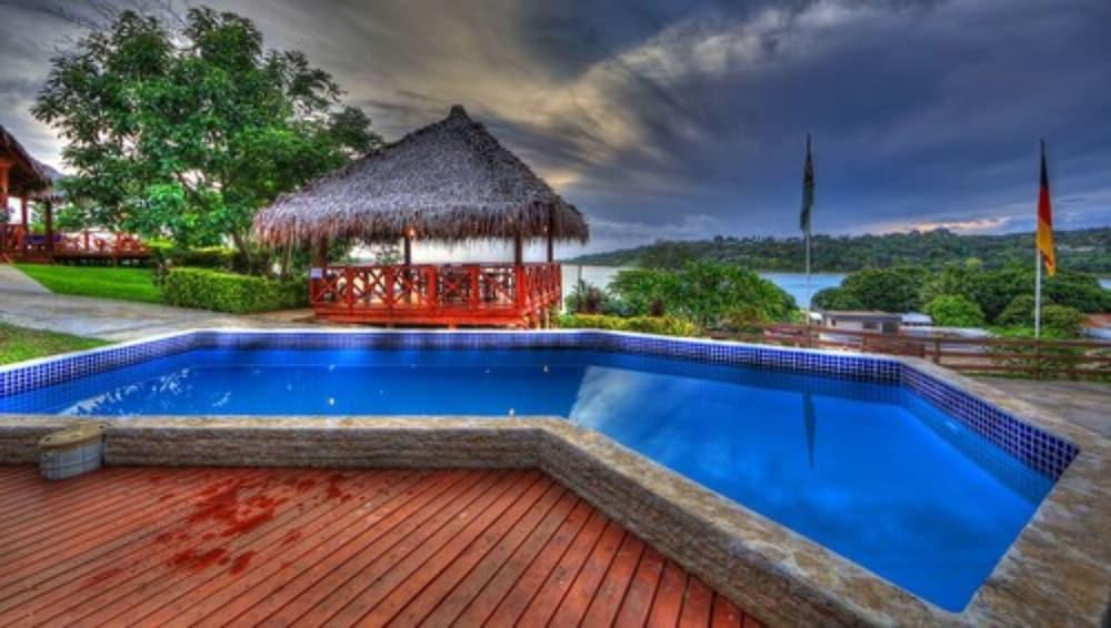 Ocean View Apartments Outdoor Pool