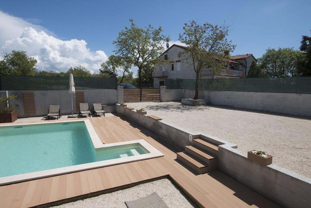 Cosy and lovely Villa Trosti with a pool Outdoor Pool