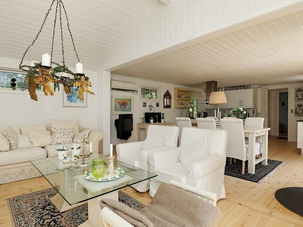 مودرن هوليداي هوم إن هوفدستادن ويذ روفيد تيراس غرفة معيشة