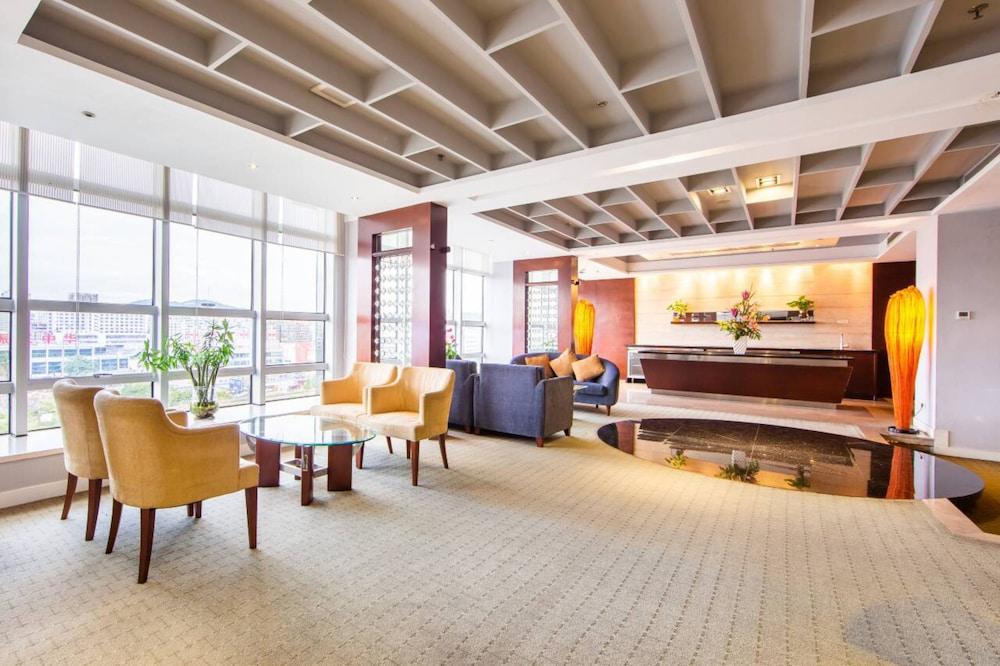 Liuhua Hotel Lobby