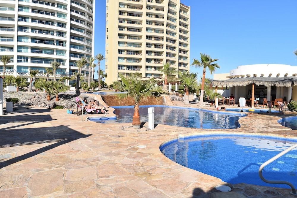 لونا بلانكا باي كيفويا حمام سباحة مكشوف