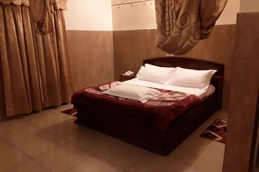 Residences M Maya Room