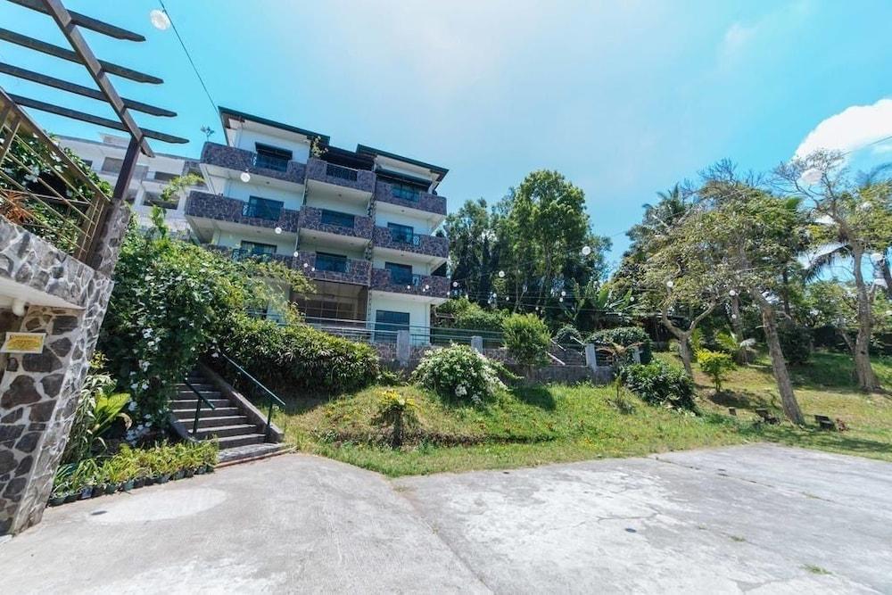 MC Mountain Home Apartelle Exterior