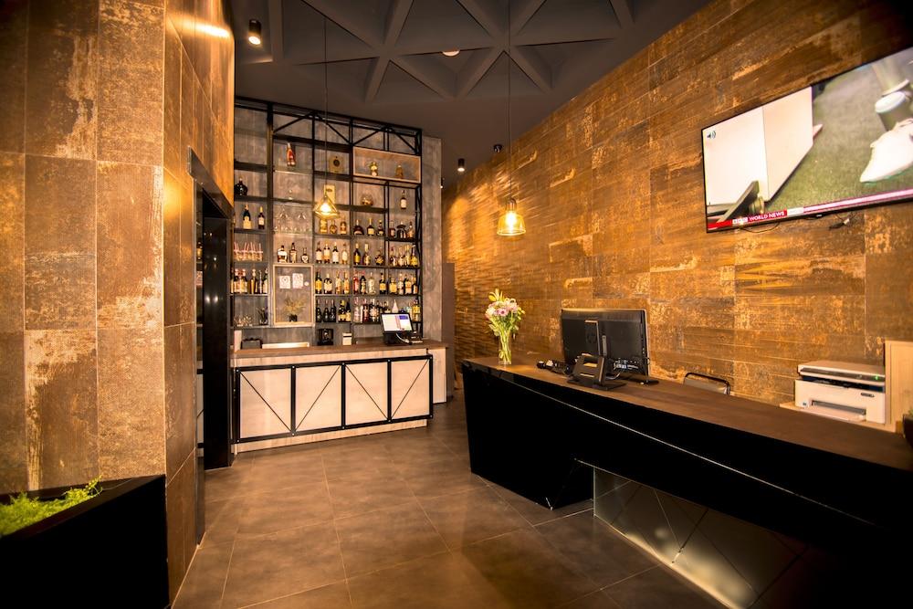 في آيتش بريميير آس تيرانا هوتل الفندق من الداخل