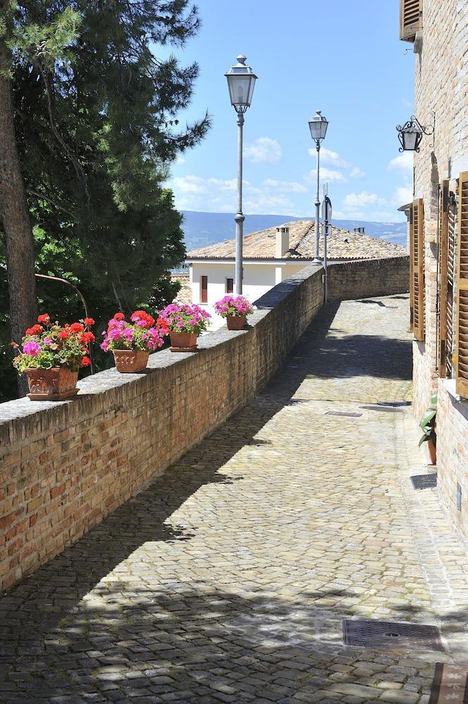 Albergo Diffuso Borgo Montemaggiore Property Grounds