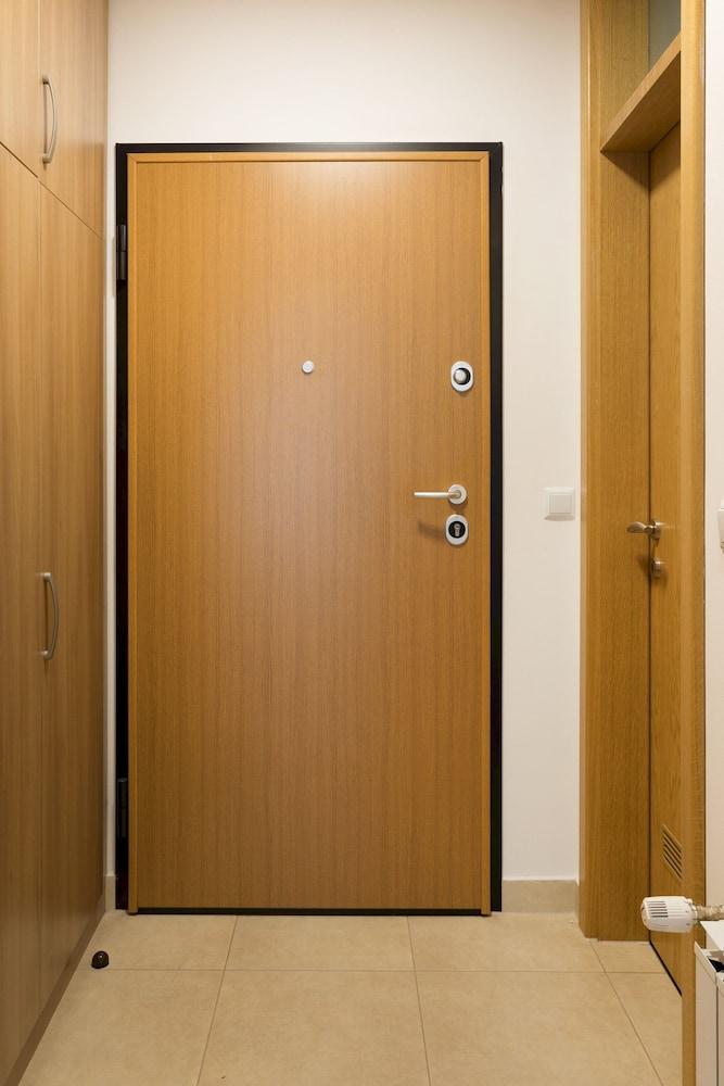 Cute and Sunny Studio in Zagreb With Balcony & Free Parking Interior