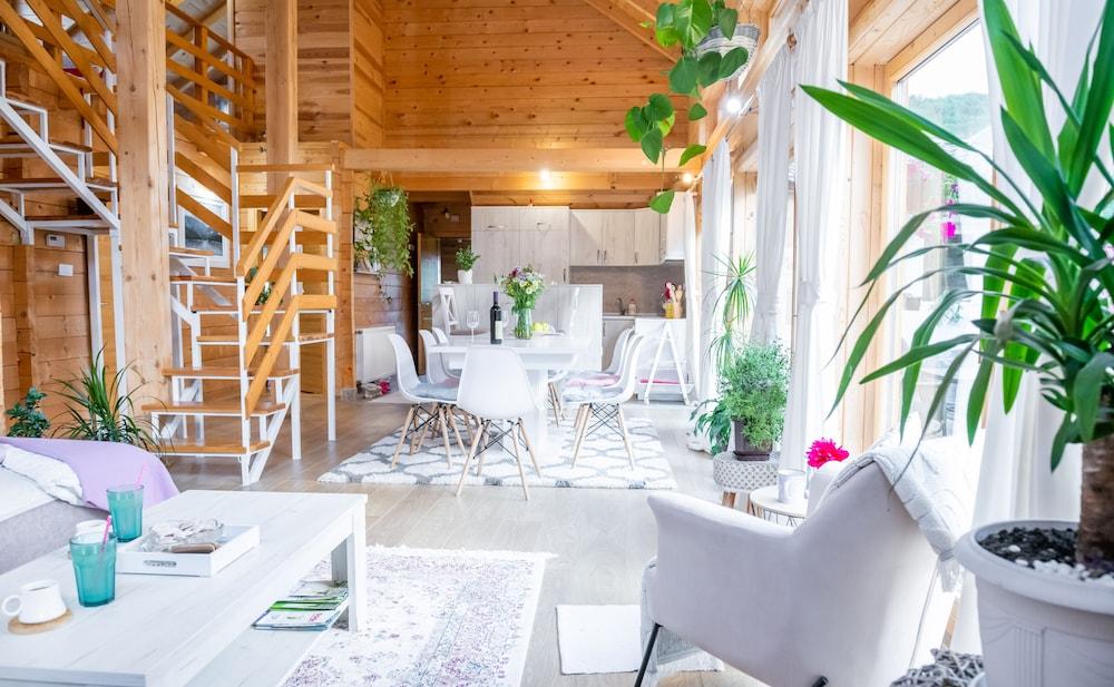 Immaculate 4-bed Cottage in Kolasin / Montenegro Featured Image