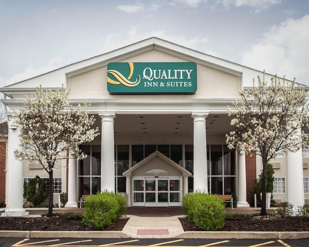 Quality Inn and Suites St Charles - West Chicago Exterior