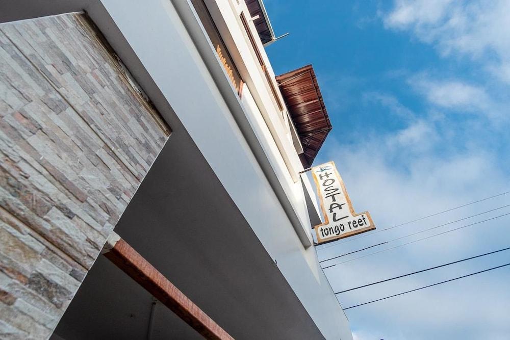 Hostal Tongo Reef Exterior detail