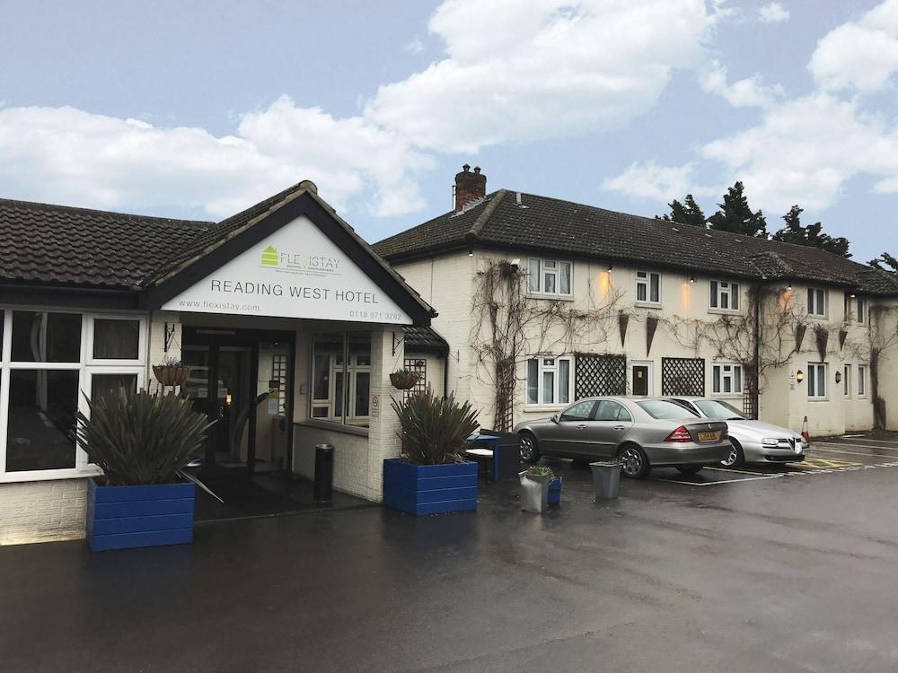 Flexistay Reading West Aparthotel Hotel Front