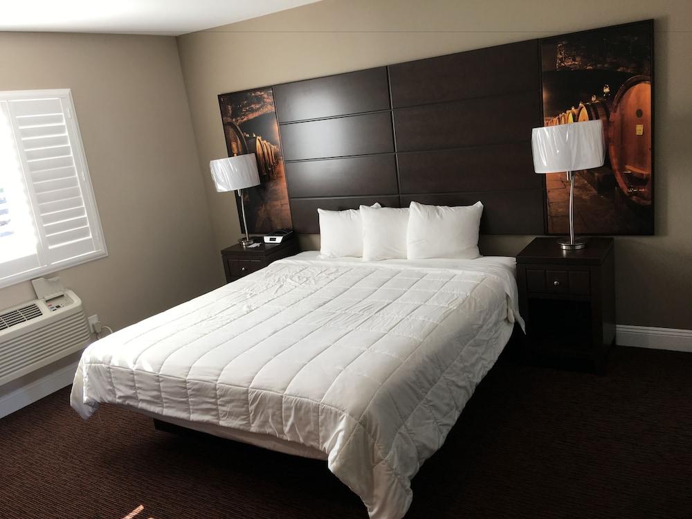 Vallejo Inn Room