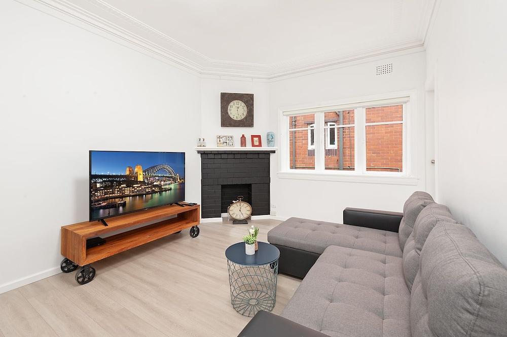 Newly Renovated Apt Close to CBD Unit 1 Featured Image