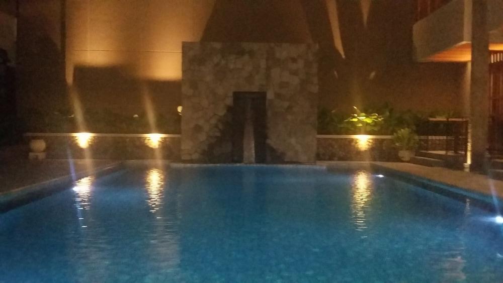 جراند لاجونا هوتل آند فيلا حمام سباحة مغطى