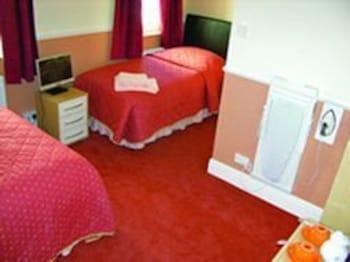 Adelphi Guestroom