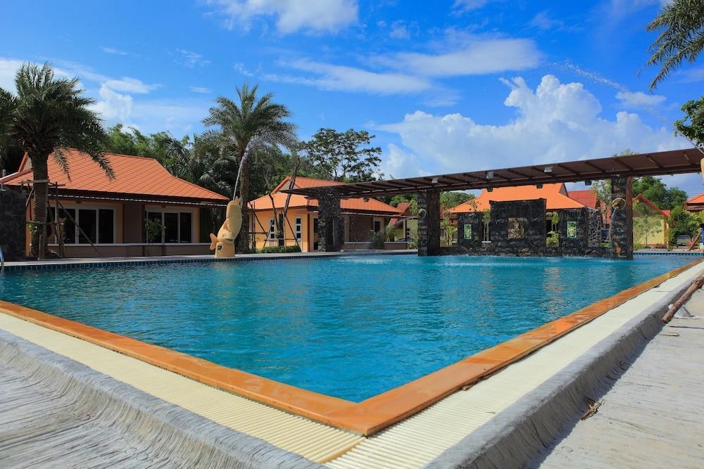 Pueanjai Resort and Restuarant Outdoor Pool