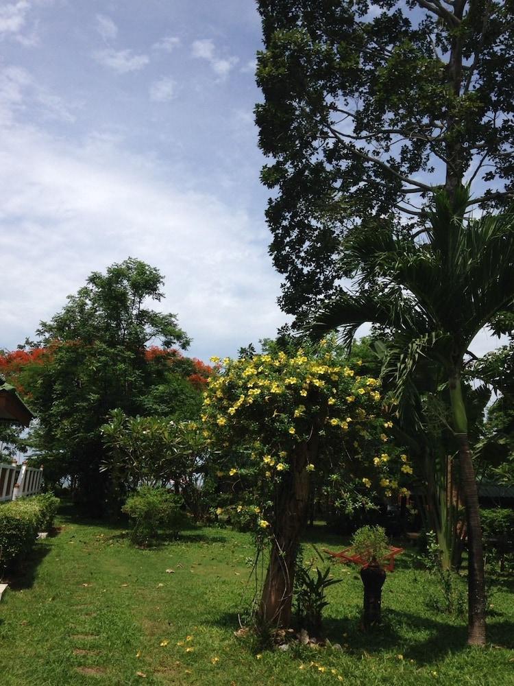Ruenthairimhaad Resort Property Grounds