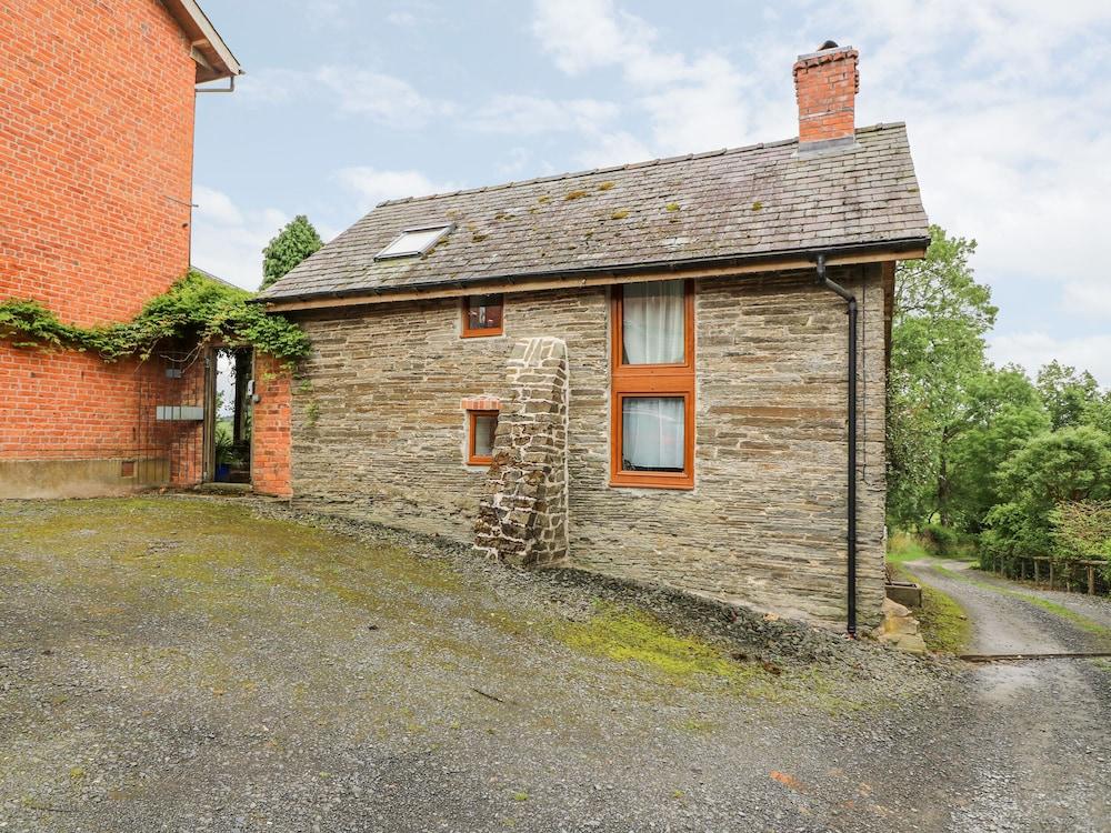 Cwtch Self Catering Exterior