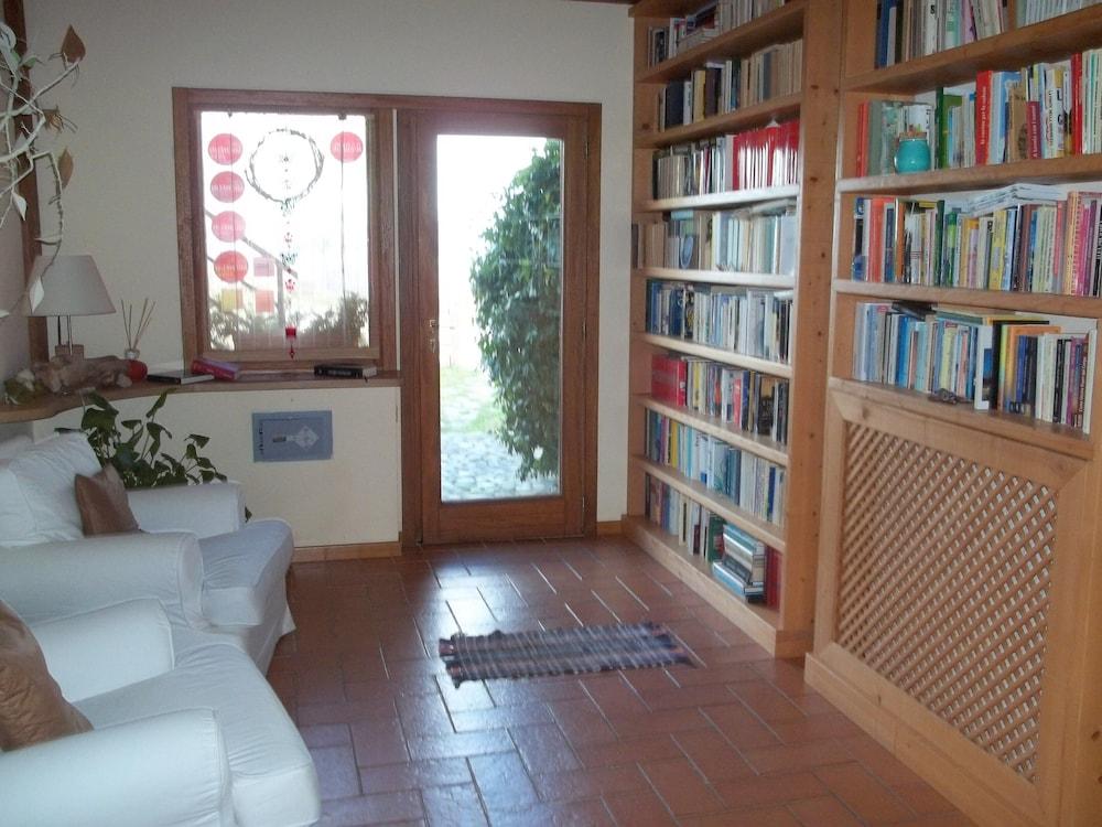 L'Albero Bianco Interior Entrance