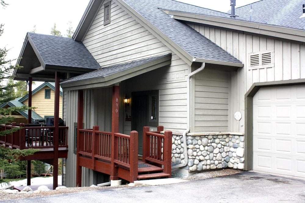 White Wolf 890 By Peak Property Management Featured Image