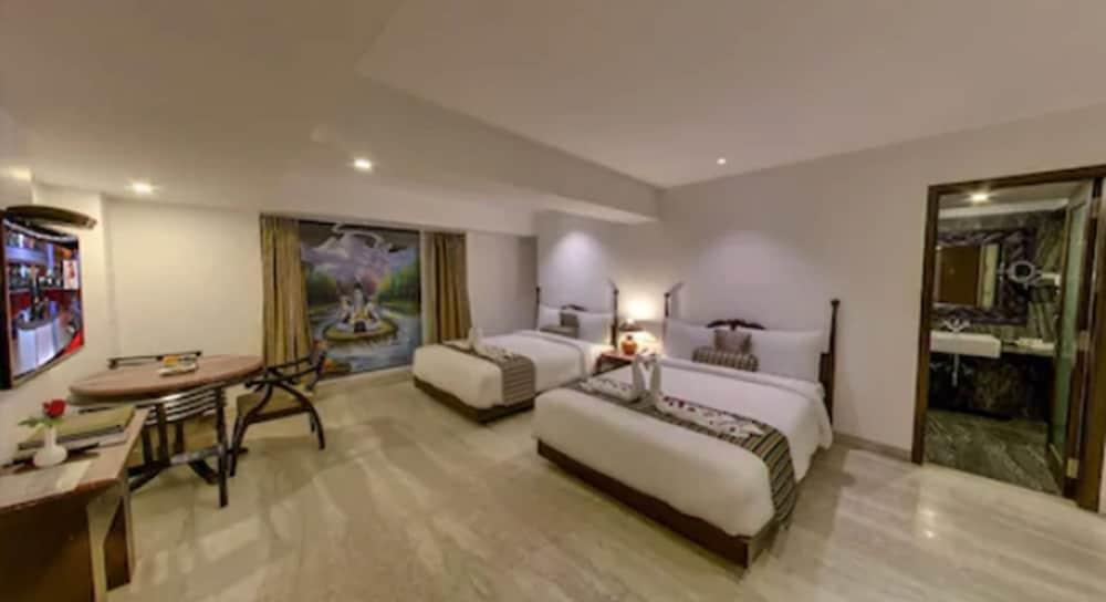 EllBee Ganga View Room