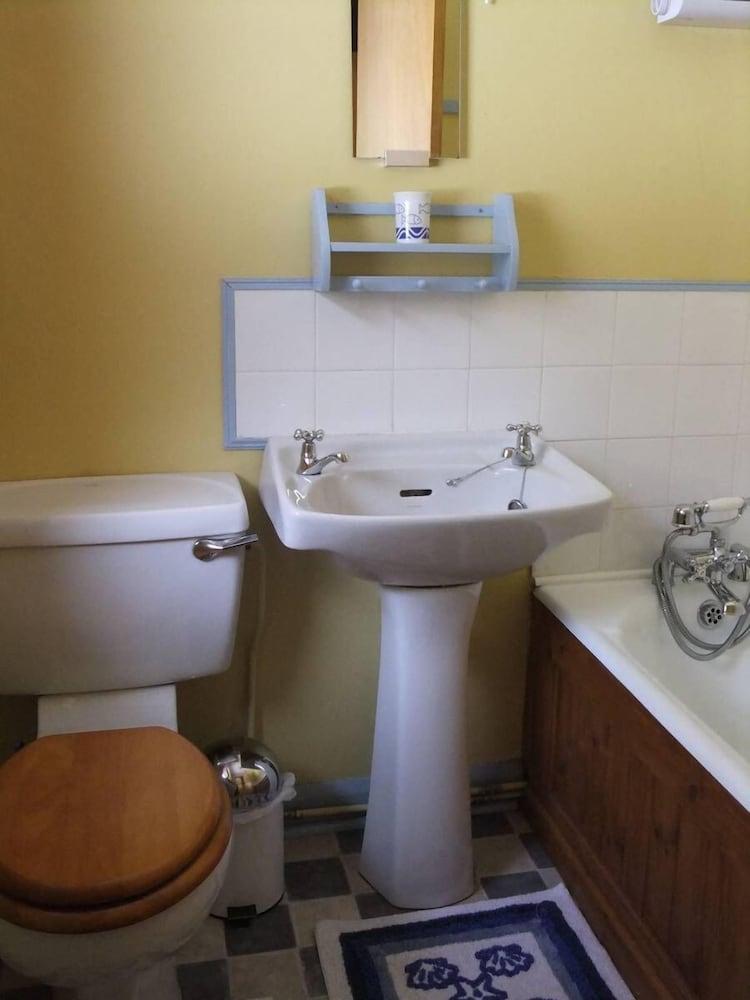 Cwm Irfon Lodge Cottages Bathroom