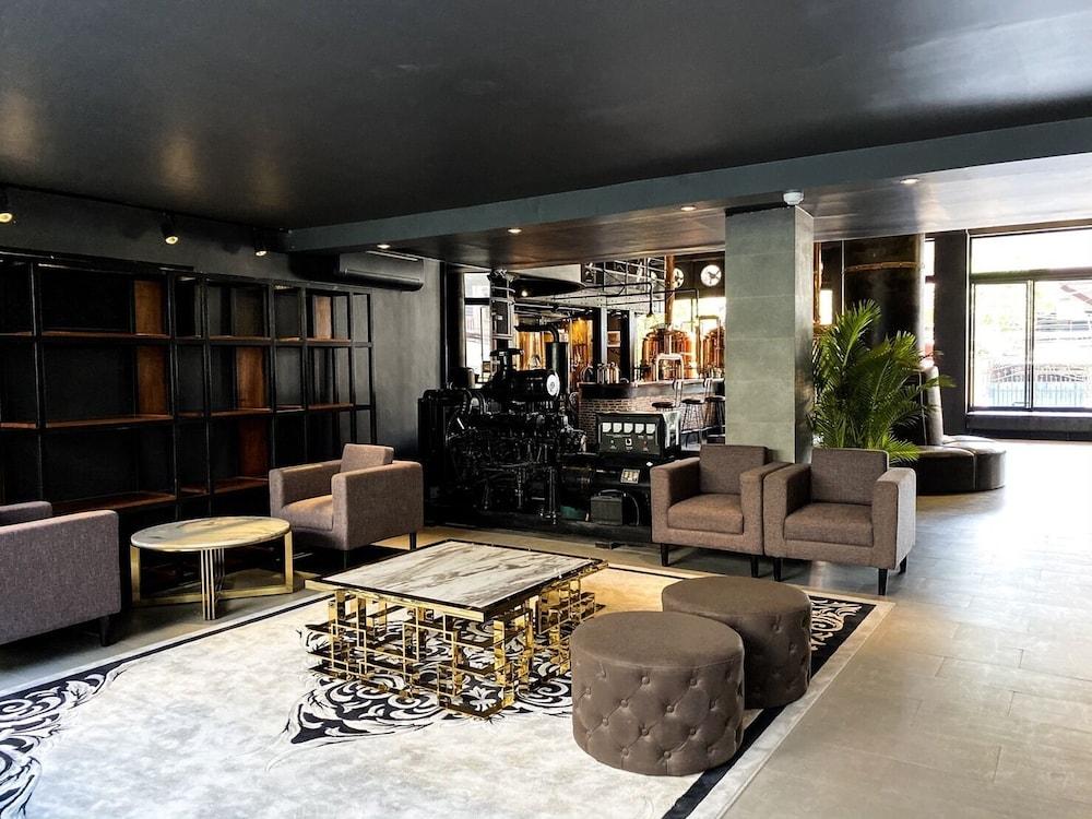 CHECK inn Phnom Penh BKK 1 Lobby