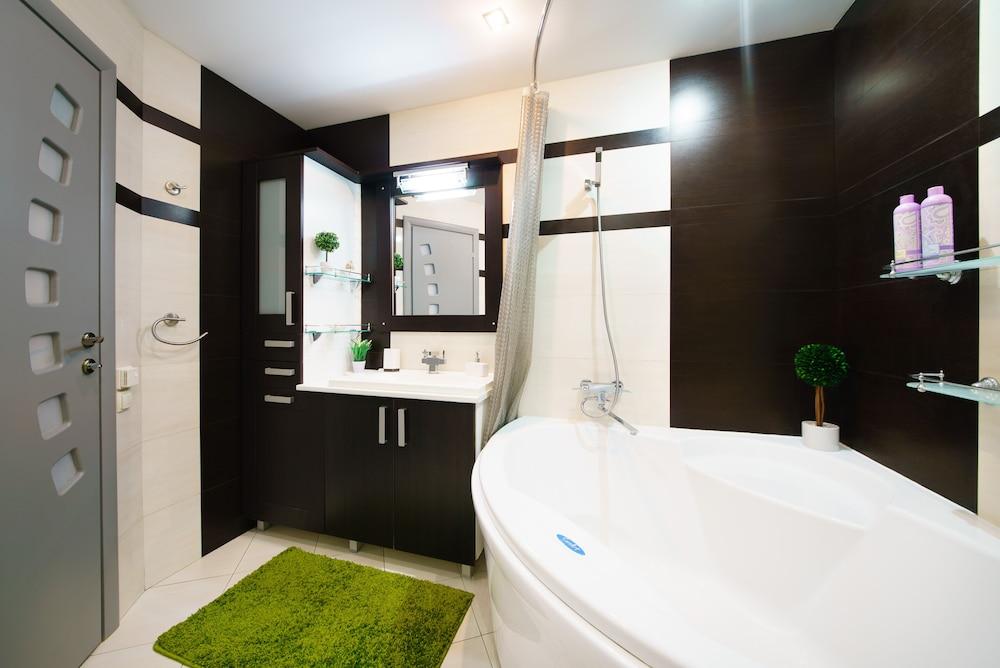 باول ماري أبارتمنتس أون فوينوف إنت حمام