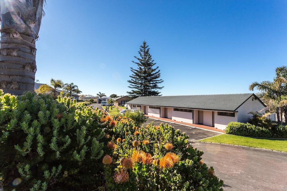 كانتري كومفرت أميتي موتل المنطقة المحيطة بالمنشأة