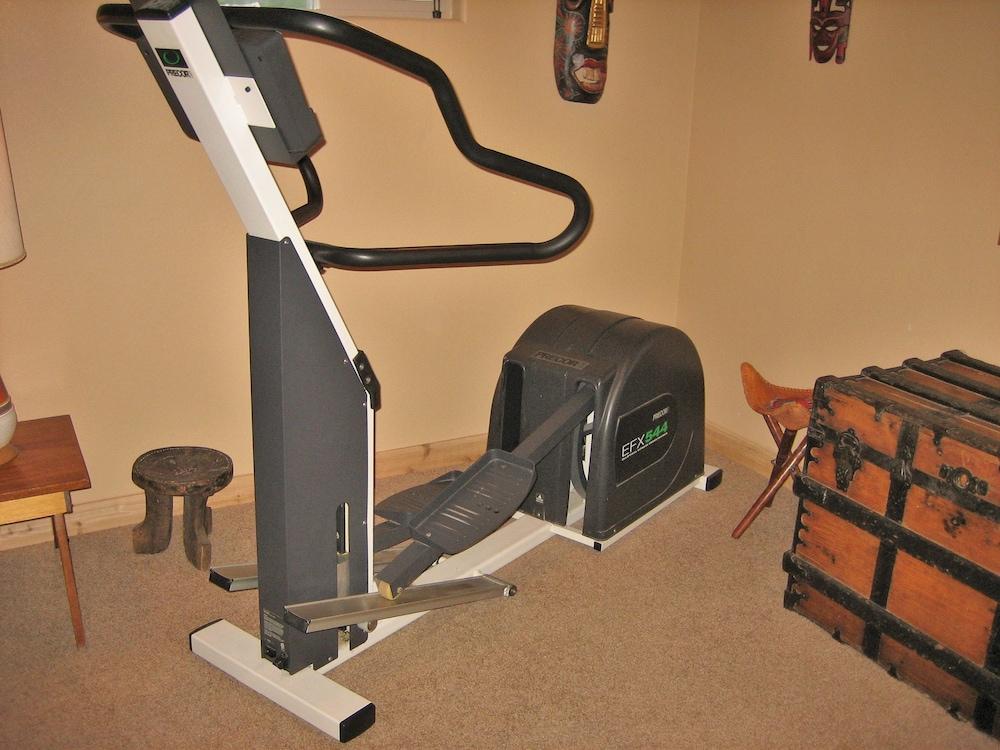 Downtown House with a Big Back Yard Gym