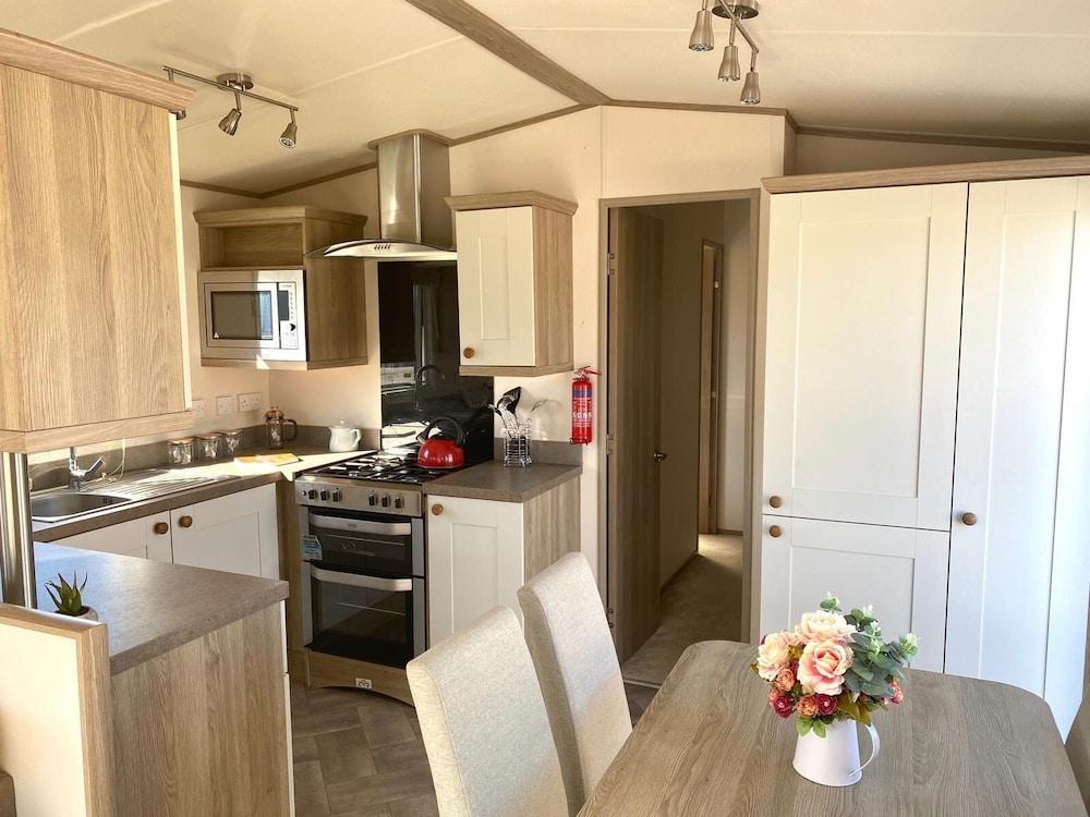 Bay View 37 Oceans Edge by PRL Lodge Hire Interior