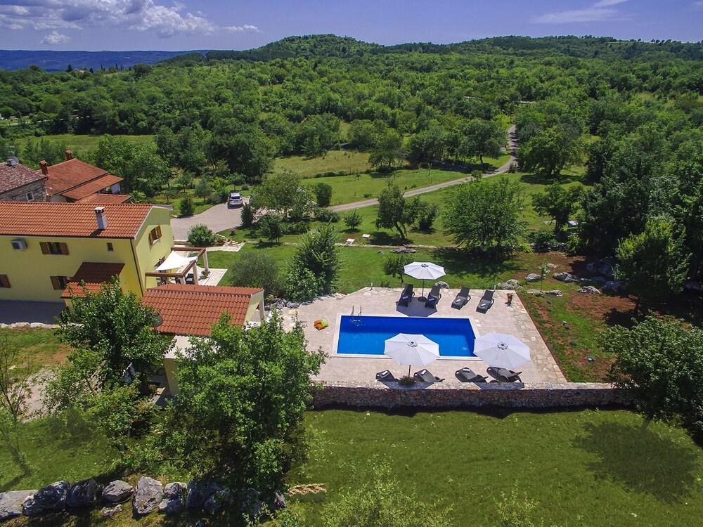 Peaceful Villa in Groznjan With Swimming Pool Exterior