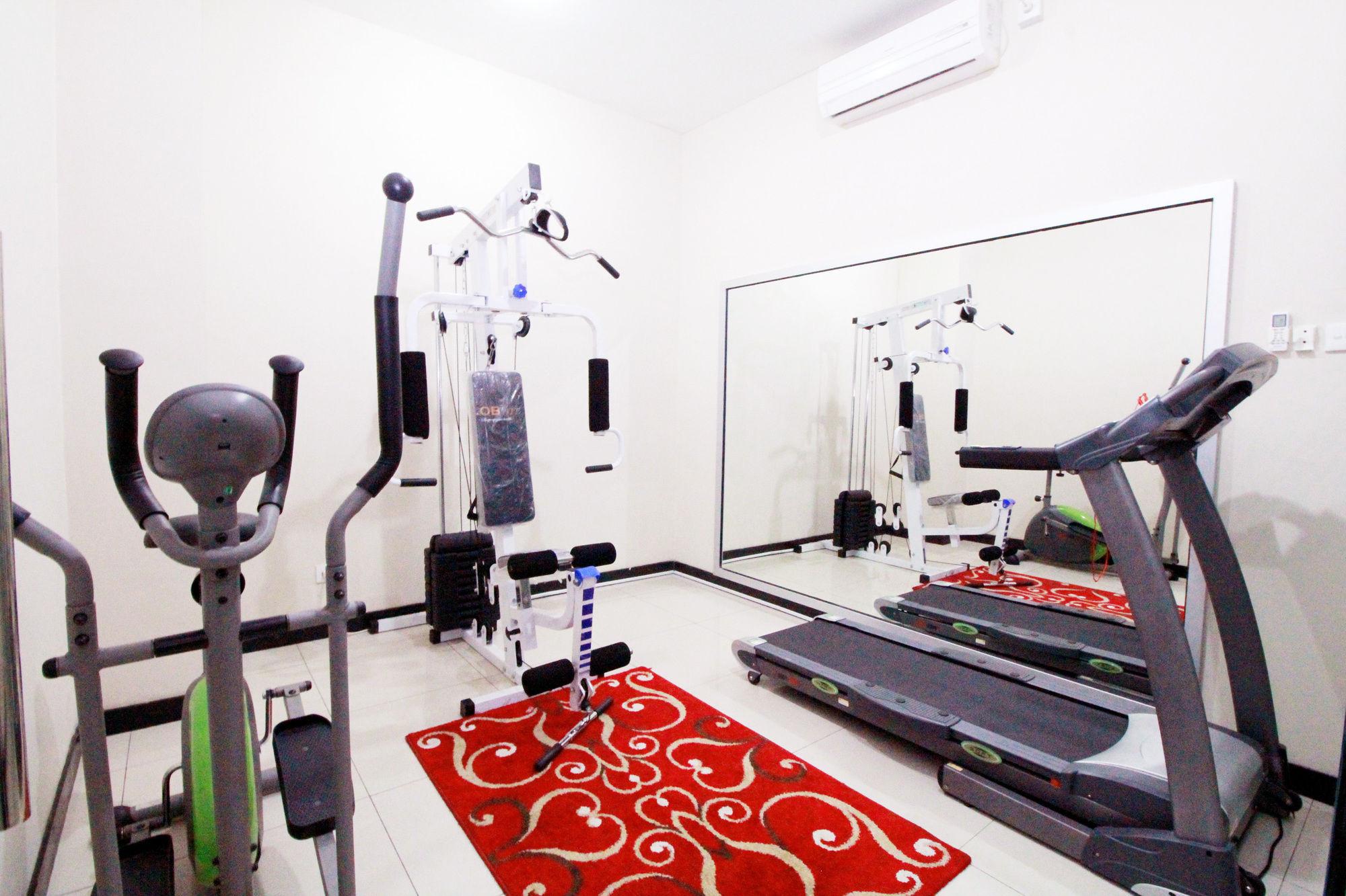 Daima Hotel Padang أخرى