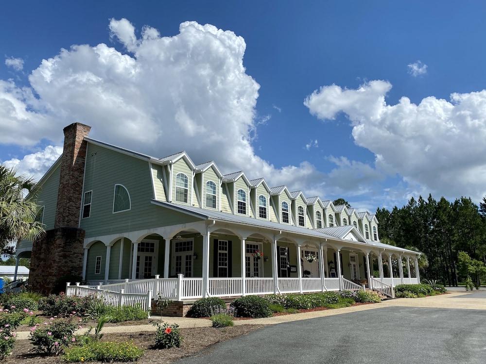 Blueberry Plantation Golf Resort